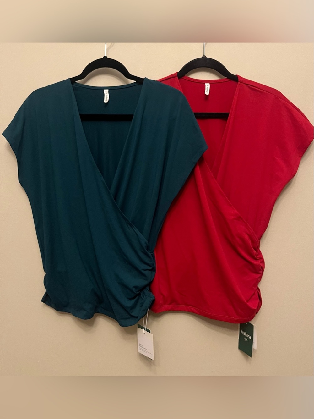 NWT Halara Cap Sleeve Crossover Ruched Blouses Women's Size Medium Green Red
